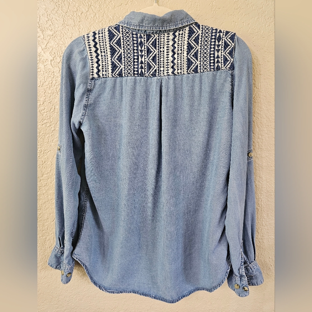 🔸️5 FOR $25 Light Blue Denim Button-Up Shirt With Western Aztec Accent Print
